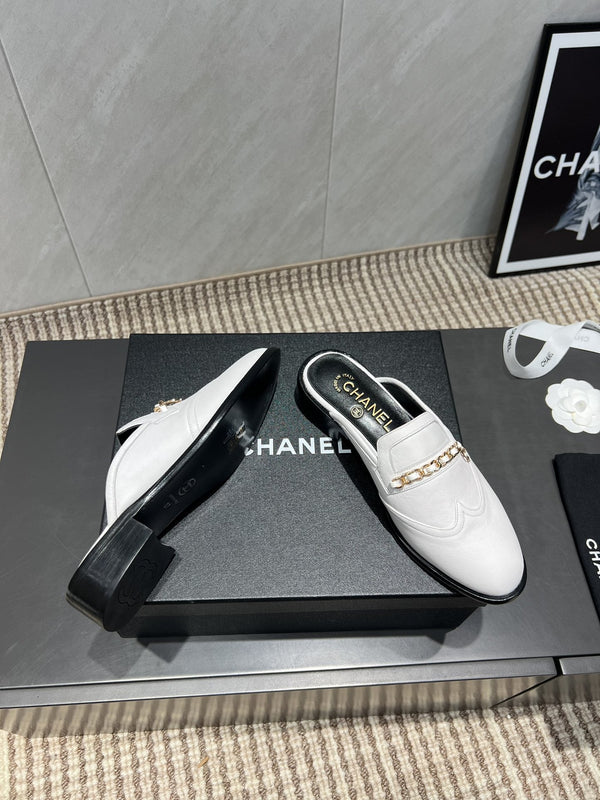 CC 25S Round Toe Chain Loafer Half Slippers in White Cowhide 442535