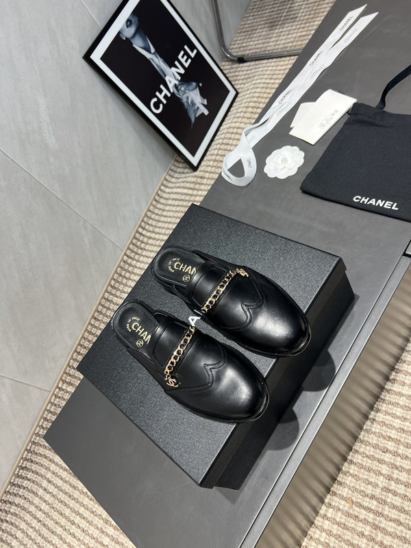 CC 25S Round Toe Chain Loafer Half Slippers in Black Cowhide 442534