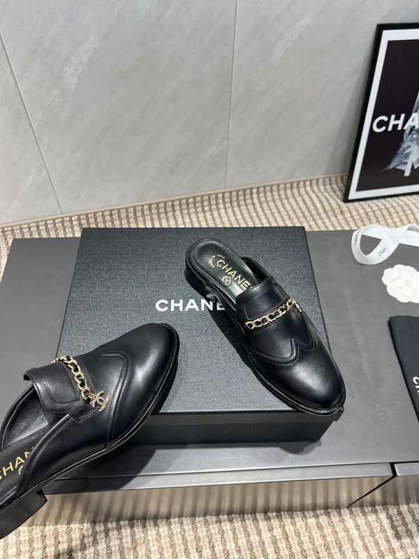 CC 25S Round Toe Chain Loafer Half Slippers in Black Cowhide 442534