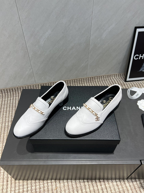 CC 25S Round Toe Chain Loafers in White Cowhide 442532