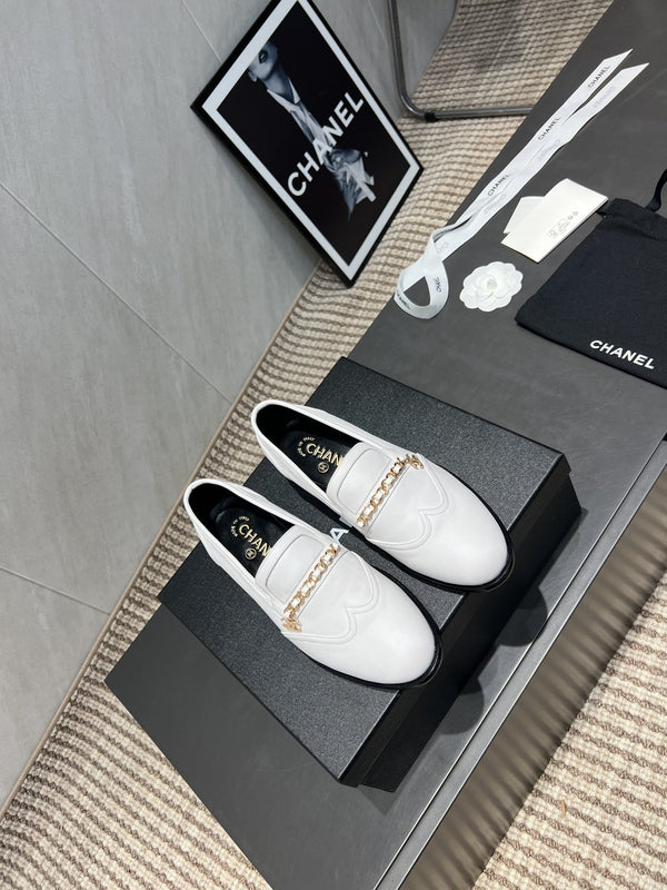 CC 25S Round Toe Chain Loafers in White Cowhide 442532
