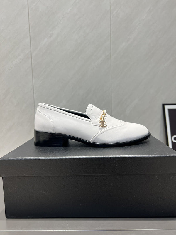 CC 25S Round Toe Chain Loafers in White Cowhide 442532