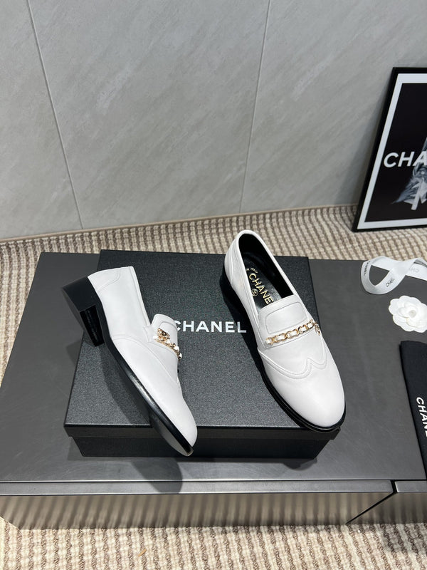 CC 25S Round Toe Chain Loafers in White Cowhide 442532