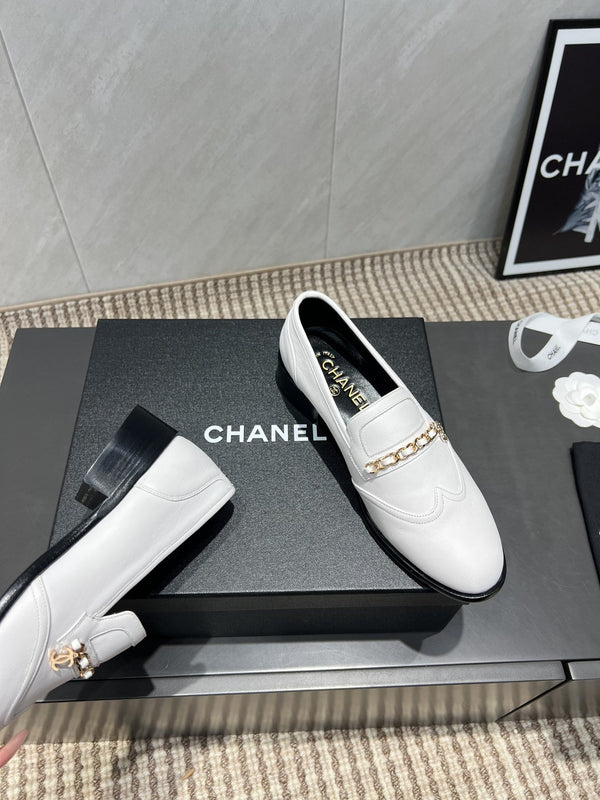 CC 25S Round Toe Chain Loafers in White Cowhide 442532