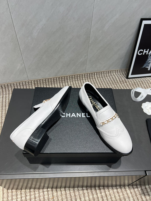 CC 25S Round Toe Chain Loafers in White Cowhide 442532