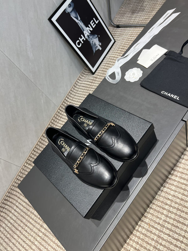 CC 25S Round Toe Chain Loafers in Black Cowhide 442531