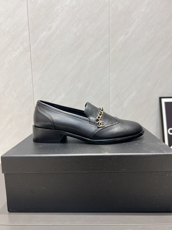 CC 25S Round Toe Chain Loafers in Black Cowhide 442531