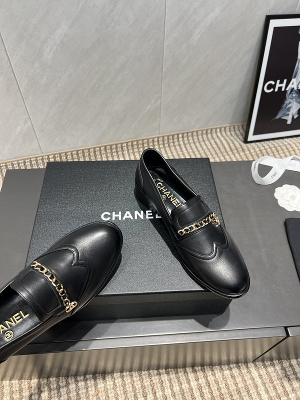 CC 25S Round Toe Chain Loafers in Black Cowhide 442531