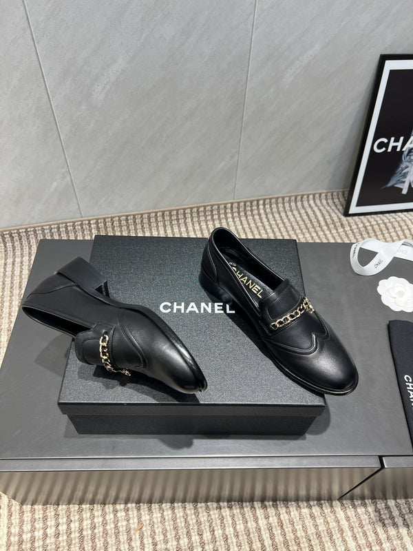 CC 25S Round Toe Chain Loafers in Black Cowhide 442531