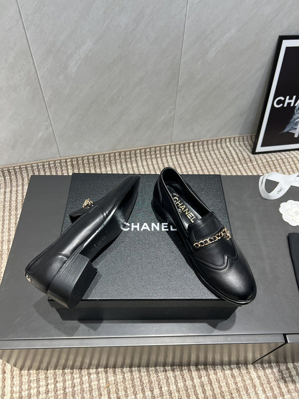 CC 25S Round Toe Chain Loafers in Black Cowhide 442531