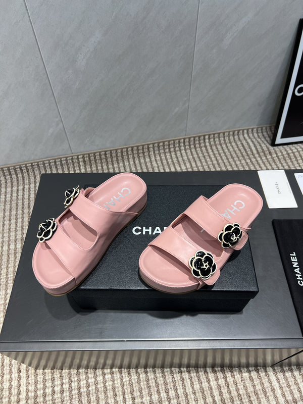 CC 25SS Flower Buckle Platform Beach Slides in Pink Cowhide