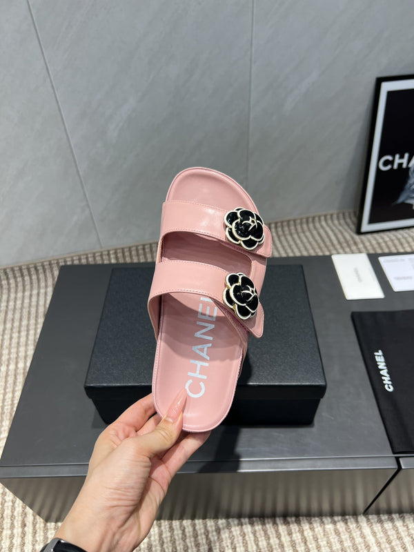 CC 25SS Flower Buckle Platform Beach Slides in Pink Cowhide