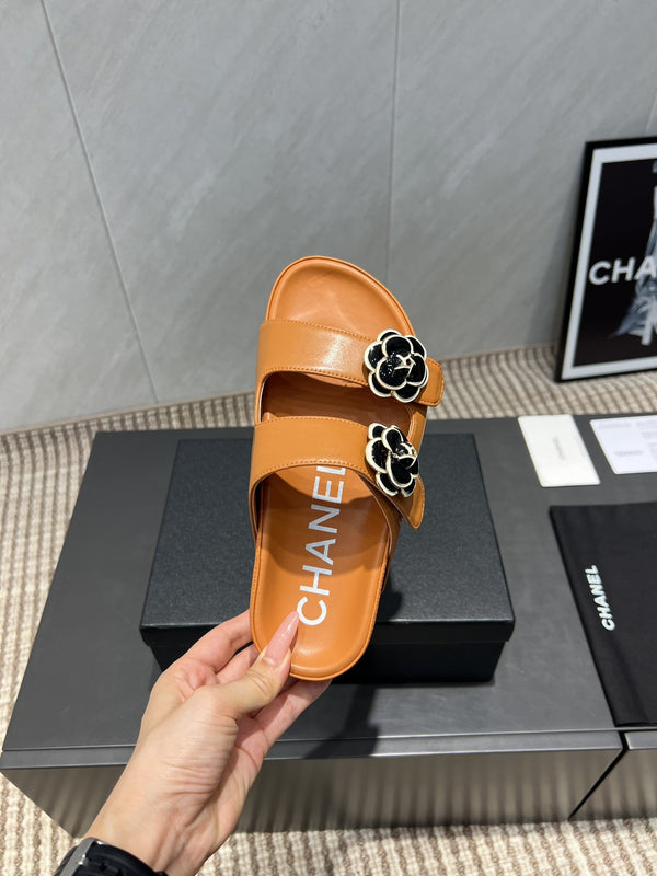 CC 25SS Flower Buckle Platform Beach Slides in Tan Cowhide
