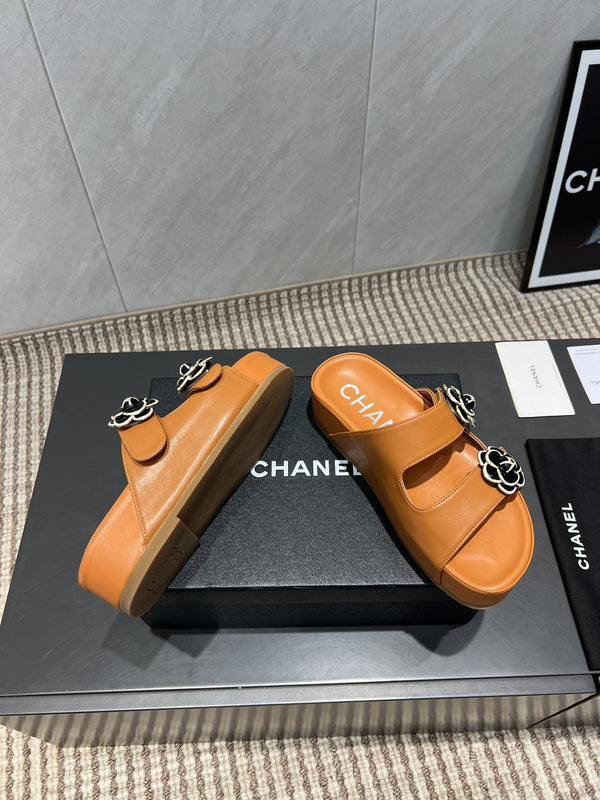 CC 25SS Flower Buckle Platform Beach Slides in Tan Cowhide