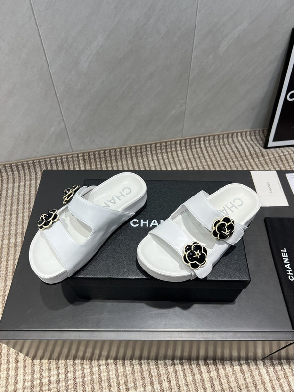CC 25SS Flower Buckle Platform Beach Slides in White Cowhide