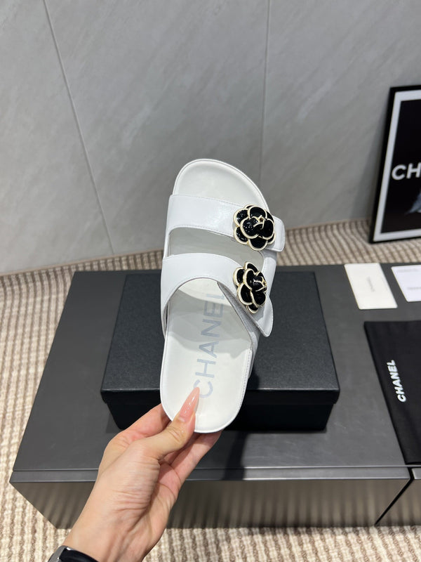 CC 25SS Flower Buckle Platform Beach Slides in White Cowhide