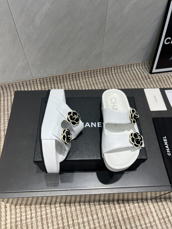 CC 25SS Flower Buckle Platform Beach Slides in White Cowhide