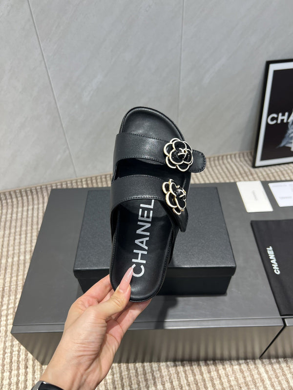 CC 25SS Flower Buckle Platform Beach Slides in Black Cowhide