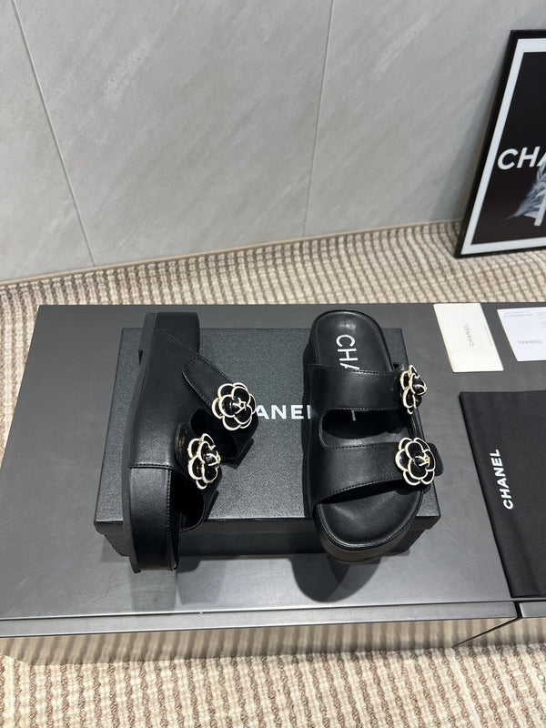 CC 25SS Flower Buckle Platform Beach Slides in Black Cowhide