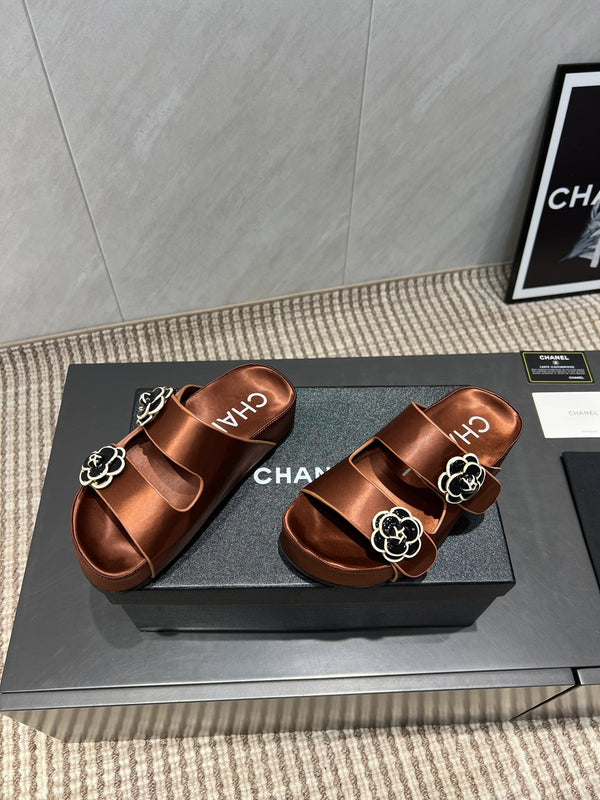 CC 25SS Flower Buckle Platform Beach Slides in Bronze High-Mercerized Sardine