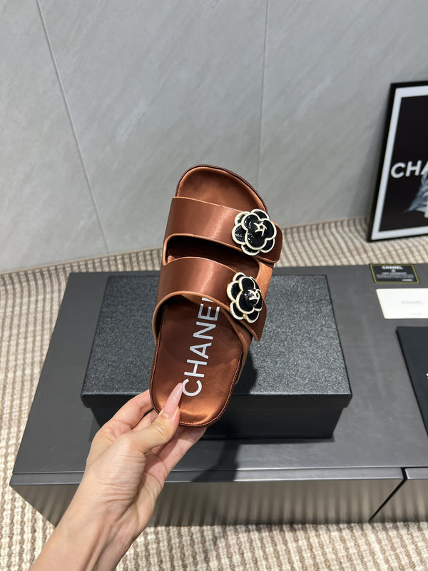 CC 25SS Flower Buckle Platform Beach Slides in Bronze High-Mercerized Sardine