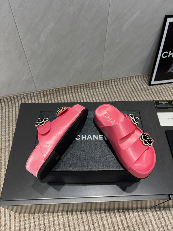 CC 25SS Flower Buckle Platform Beach Slides in Rose Pink High-Mercerized Sardine