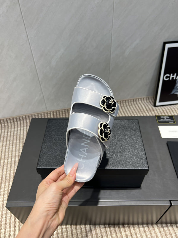 CC 25SS Flower Buckle Platform Beach Slides in Silver High-Mercerized Sardine