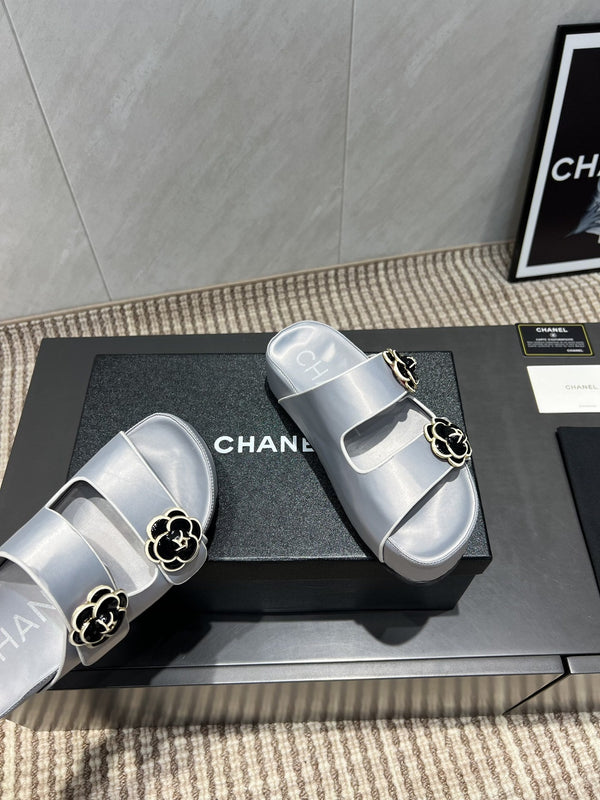 CC 25SS Flower Buckle Platform Beach Slides in Silver High-Mercerized Sardine