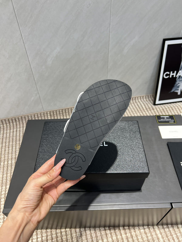 CC 25SS Flower Buckle Platform Beach Slides in Silver High-Mercerized Sardine