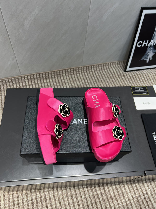 CC 25SS Flower Buckle Platform Beach Slides in Fuchsia Pink High-Mercerized Sardine