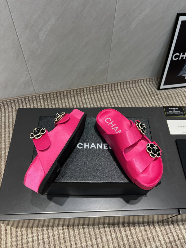 CC 25SS Flower Buckle Platform Beach Slides in Fuchsia Pink High-Mercerized Sardine