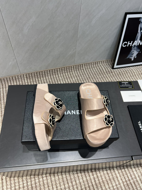 CC 25SS Flower Buckle Platform Beach Slides in Nude High-Mercerized Sardine