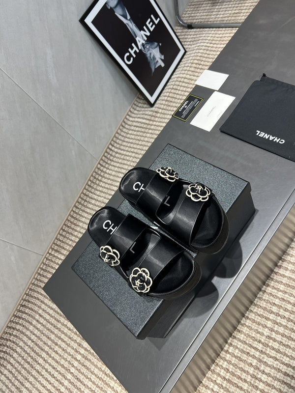 CC 25SS Flower Buckle Platform Beach Slides in Black High-Mercerized Sardine