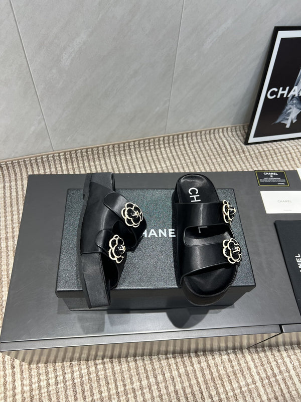 CC 25SS Flower Buckle Platform Beach Slides in Black High-Mercerized Sardine