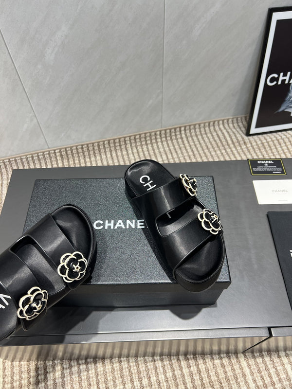 CC 25SS Flower Buckle Platform Beach Slides in Black High-Mercerized Sardine