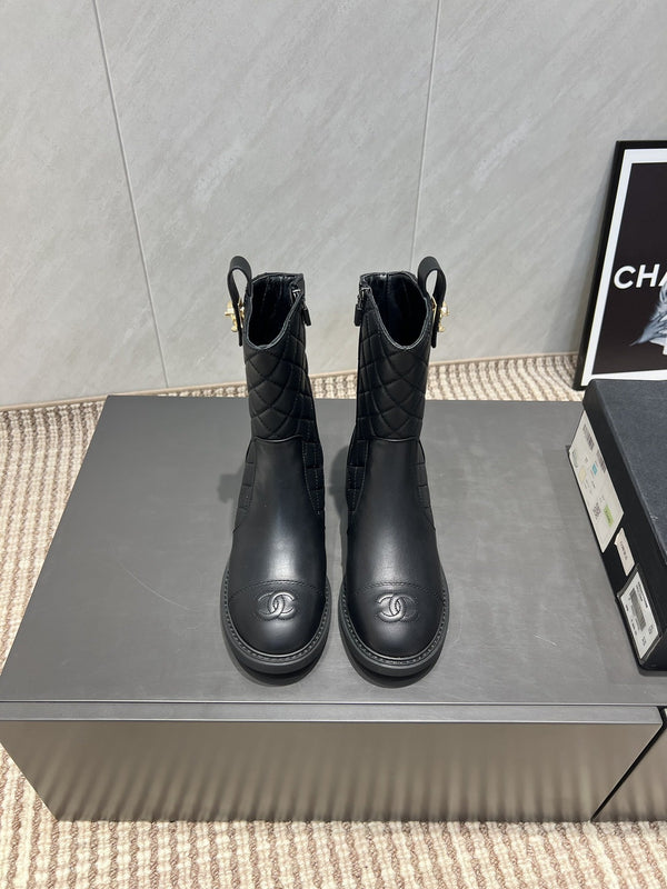 Stivaletti alla caviglia con punta tonda e cerniera CC 25S in pelle di vacchetta nera e traliccio ricamato 442503