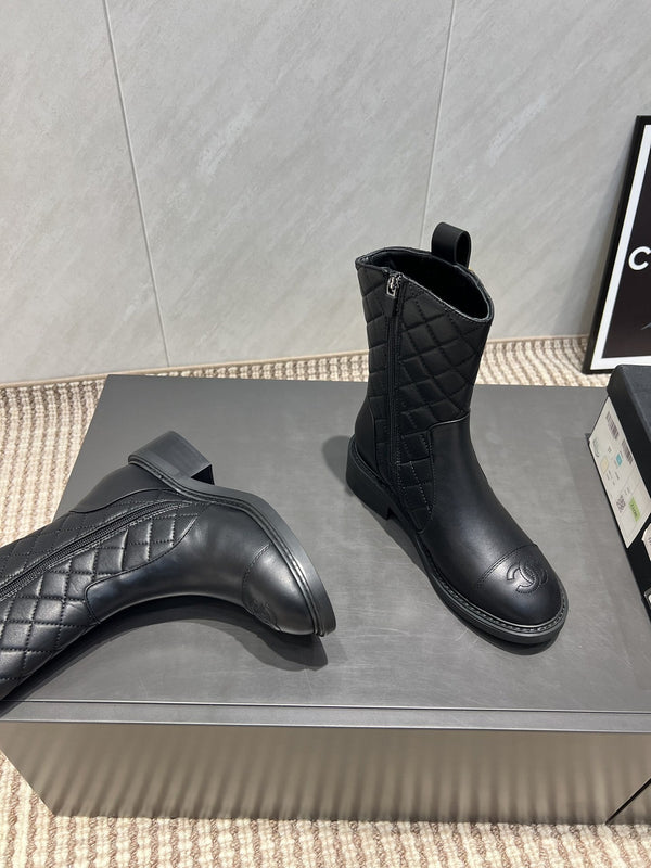 Stivaletti alla caviglia con punta tonda e cerniera CC 25S in pelle di vacchetta nera e traliccio ricamato 442503