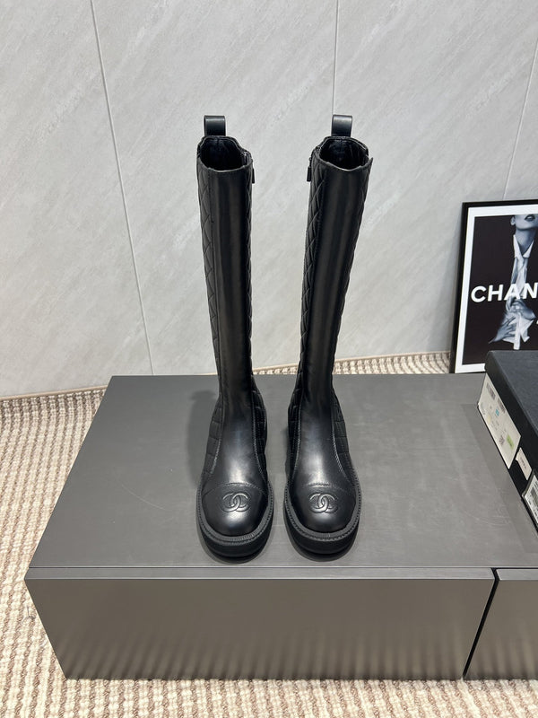 CC 25S Round Toe Mid-Heel Zippered High Boots in Black Cowhide and Embroidered Latticework 442493