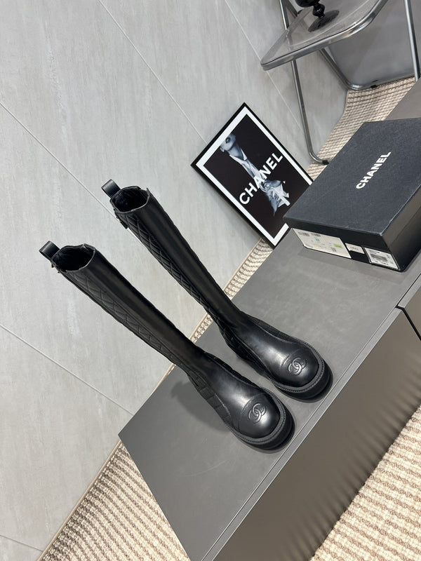 CC 25S Round Toe Mid-Heel Zippered High Boots in Black Cowhide and Embroidered Latticework 442493