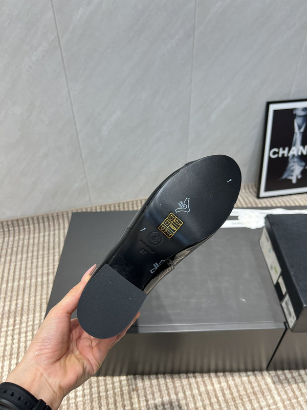 CC 25S Round Toe Mid-Heel Zippered High Boots in Black Cowhide 442487