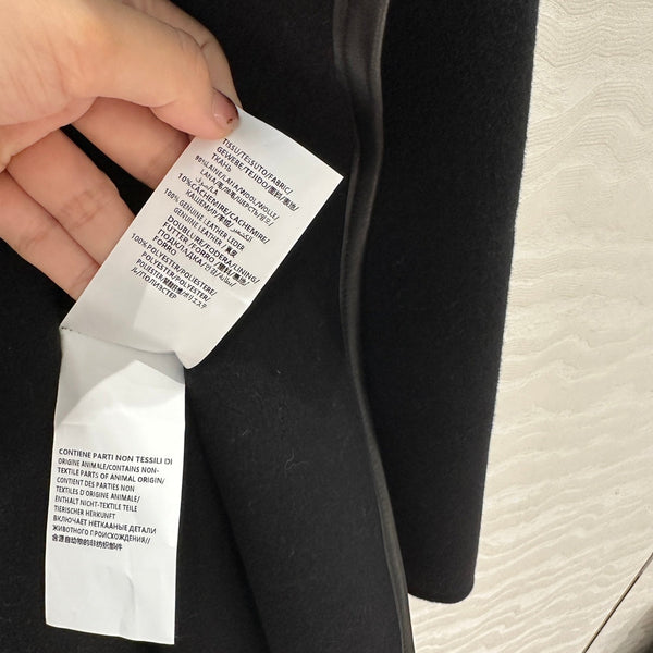 Cappotto con cintura in pelle con cappuccio BV in cashmere nero