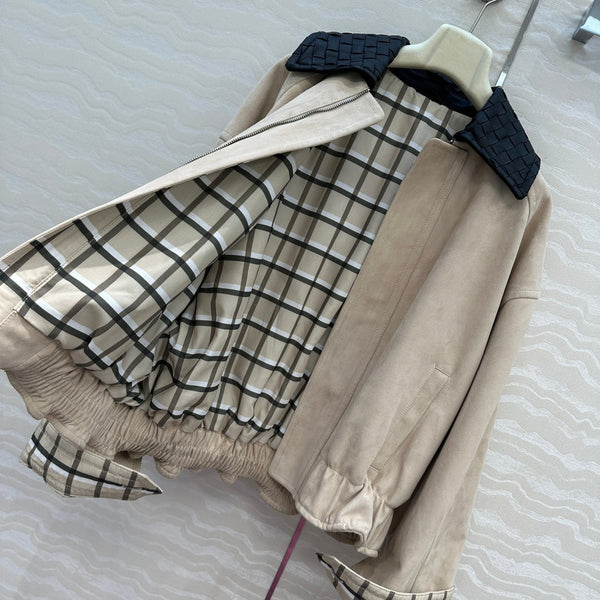 Giacca con cerniera sul collo nera BV in pelle scamosciata di agnello beige