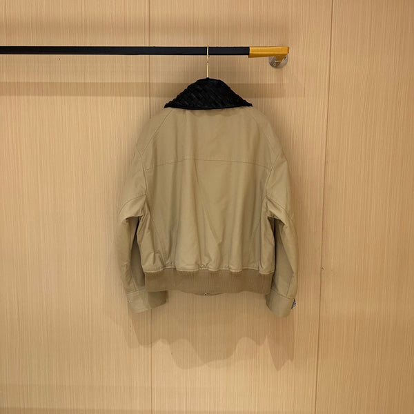 Giacca con cerniera sul collo in pelle BV in tessuto beige