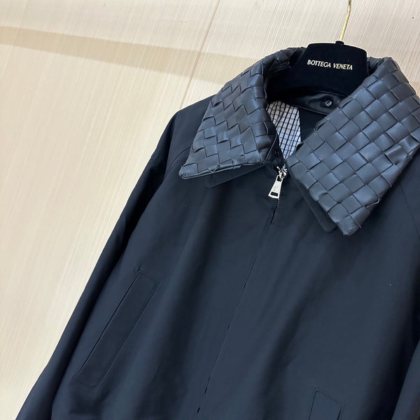 Giacca con cerniera sul collo in pelle BV in tessuto nero