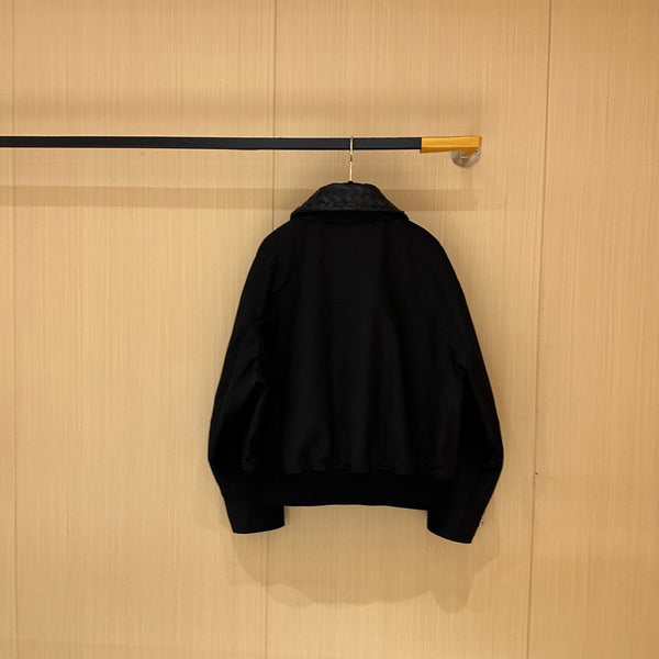 Giacca con cerniera sul collo in pelle BV in tessuto nero