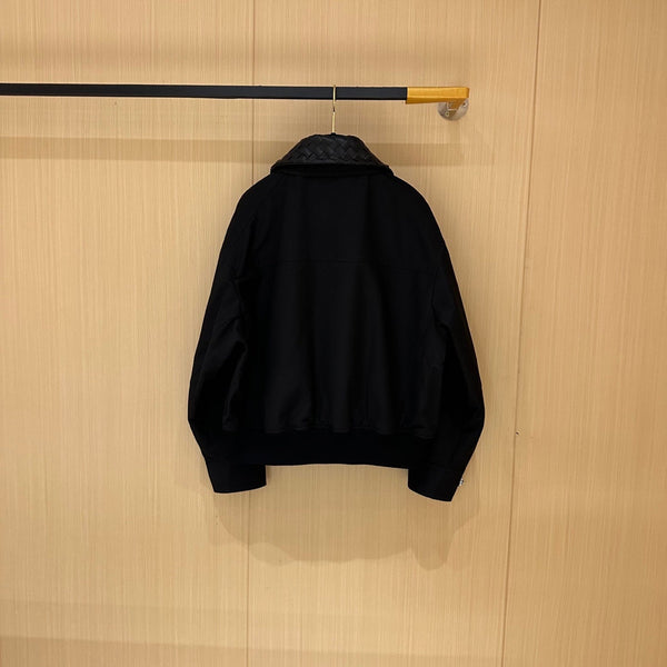 Giacca con cerniera sul collo in pelle BV in tessuto nero