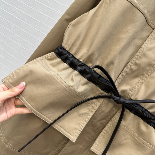 Giacca da camicia BV con cintura in pelle in cotone marrone