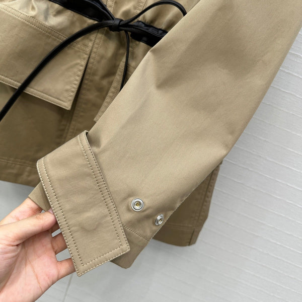 Giacca da camicia BV con cintura in pelle in cotone marrone