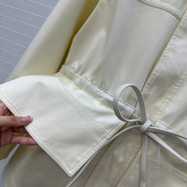 Giacca da camicia BV con cintura in pelle in cotone color crema