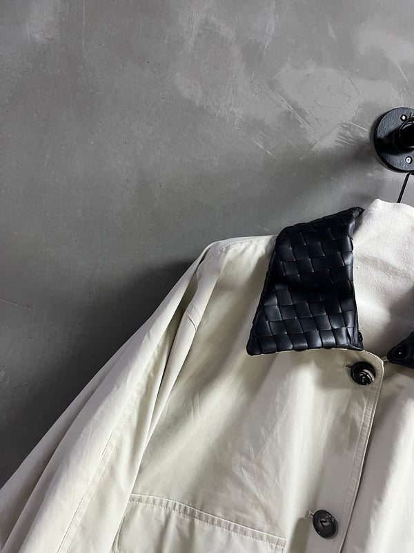 Giacca BV 25S con collo in pelle di pecora in tessuto a trama alta bianco